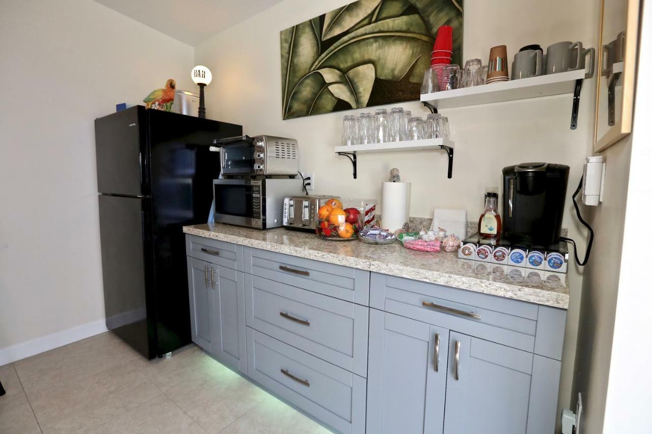 Fantasy Island Inn, Caters To Men Wilton Manors Εξωτερικό φωτογραφία